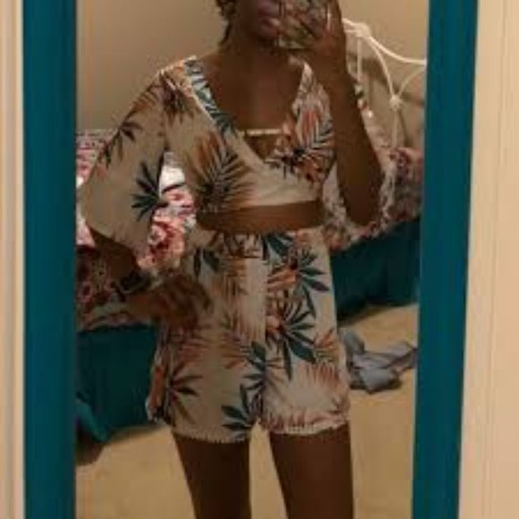 Tropical Plunging Crop Top & Pompom Shorts - Picture 12 of 12